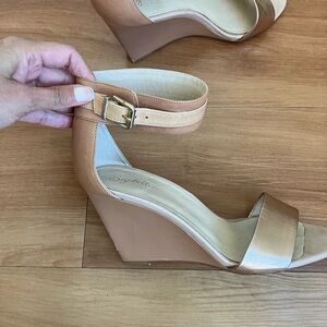 Tan and rose gold, wedges 7.5 Seychelles